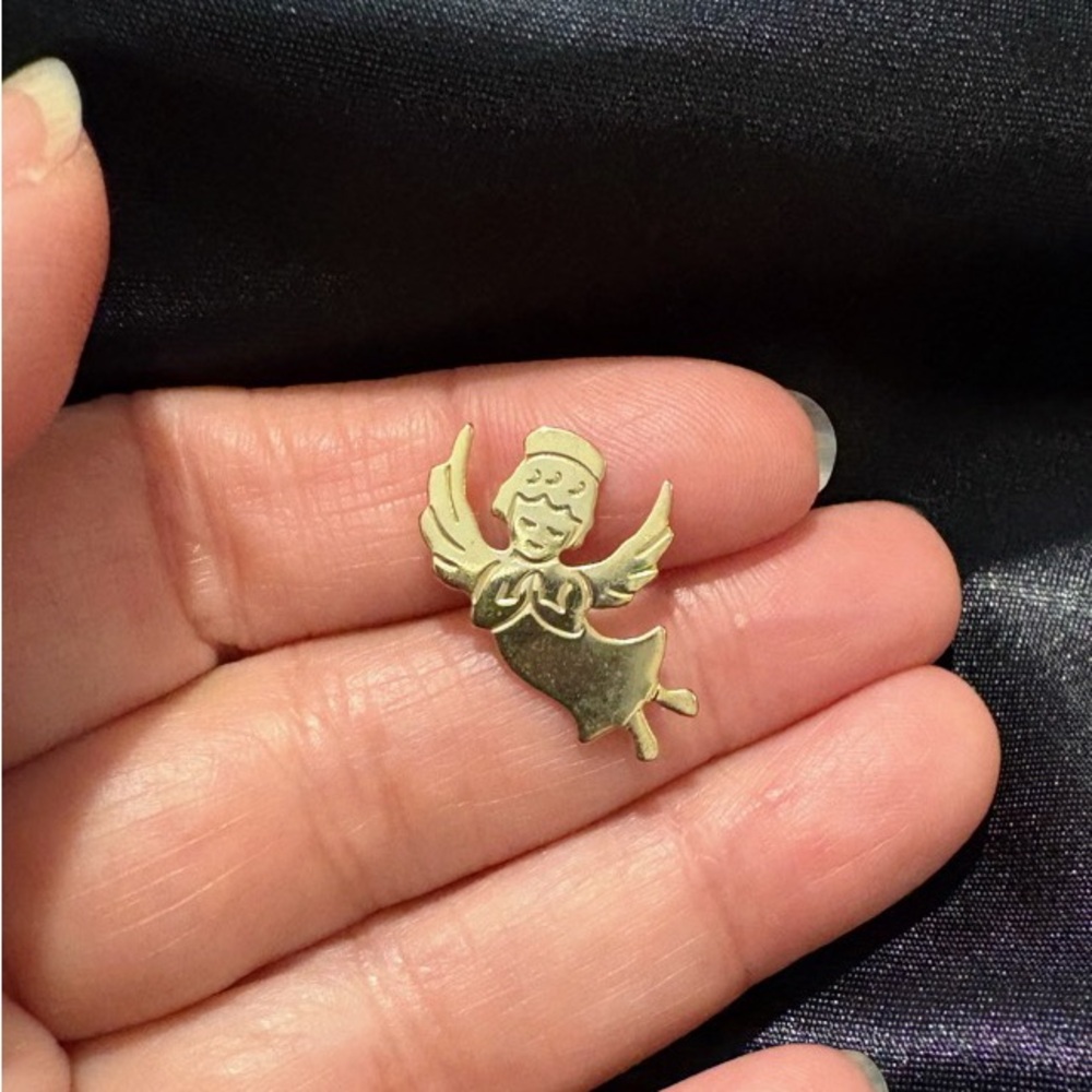 Vintage Gold Tone Flying Angel Pin